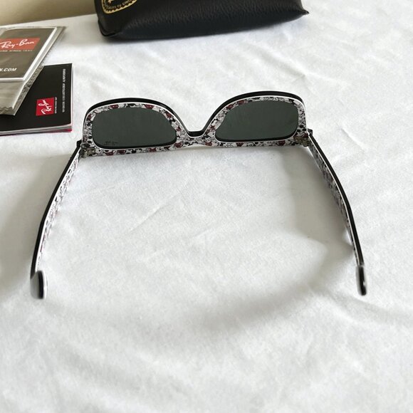 Mickey Mouse 90th Ray-Ban Wayfarer Sunglasses  Disney, 90th birthday Ltd Edition - Picture 12 of 13